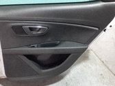 Moldura del tarjetero de la puerta trasera