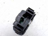 Bouton poussoir de démarrage du moteur