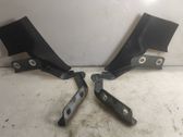 Engine bonnet/hood hinges