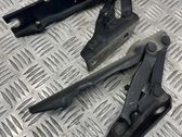 Engine bonnet/hood hinges