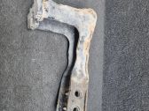 Front bumper mounting bracket