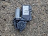 Motor del regulador de la ventanilla de la puerta delantera