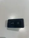 Botón interruptor de maletero abierto