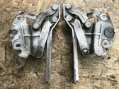 Engine bonnet/hood hinges