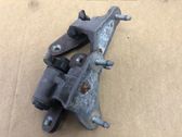 Engine bonnet/hood hinges