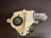 Motor del regulador de la ventanilla de la puerta delantera