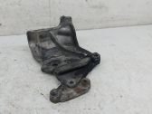 Engine mounting bracket