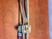 Tringlerie et moteur d'essuie-glace avant