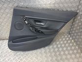 Moldura del tarjetero de la puerta trasera
