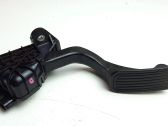 Accelerator throttle pedal
