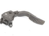 Accelerator throttle pedal