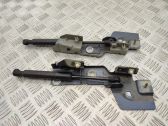Engine bonnet/hood hinges
