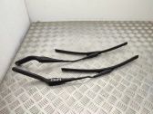 Front wiper blade arm