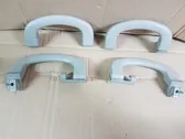 Un set di maniglie per il soffitto