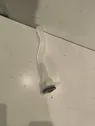 Ikkunanpesimen nestetankin täyttöputki