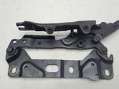 Engine bonnet/hood hinges