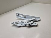 Engine bonnet/hood hinges