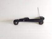 Intercooler pipe mounting bracket