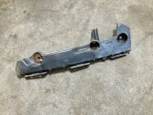 Front bumper mounting bracket