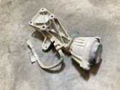 Engine mounting bracket