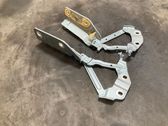 Engine bonnet/hood hinges