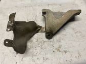 Engine mounting bracket