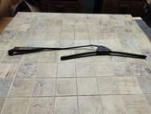 Windshield/front glass wiper blade