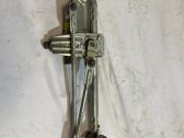 Tringlerie et moteur d'essuie-glace avant
