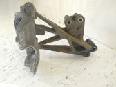 Engine mounting bracket