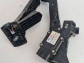 Accelerator throttle pedal