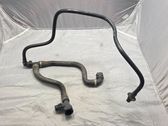 Tuyau de liquide de refroidissement moteur