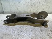 Engine mounting bracket