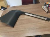 Side skirt front trim