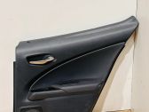Moldura del tarjetero de la puerta trasera