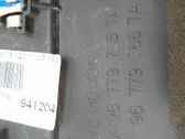 Moldura protectora de la rejilla de ventilación lateral del panel