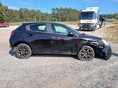 Mecanismo para subir la puerta trasera sin motor