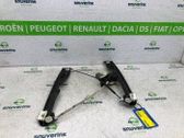 Mecanismo para subir la puerta delantera sin motor
