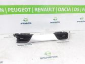 Grille d'aération centrale