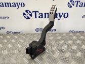 Accelerator throttle pedal
