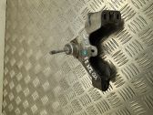 Engine mounting bracket