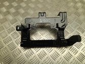 Engine mounting bracket