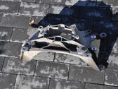 Engine mounting bracket