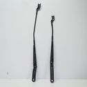 Windshield/front glass wiper blade