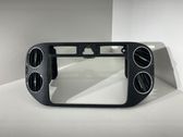 Radio/GPS head unit trim