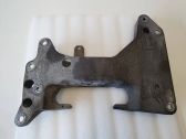 Gearbox mounting bracket