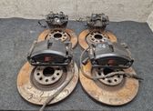 Bremsscheiben und Bremssättel eingestellt