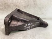 Engine mounting bracket