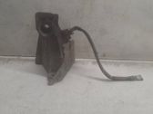 Engine mounting bracket