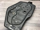 Rear window lifting mechanism without motor