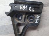 Rear bumper mounting bracket